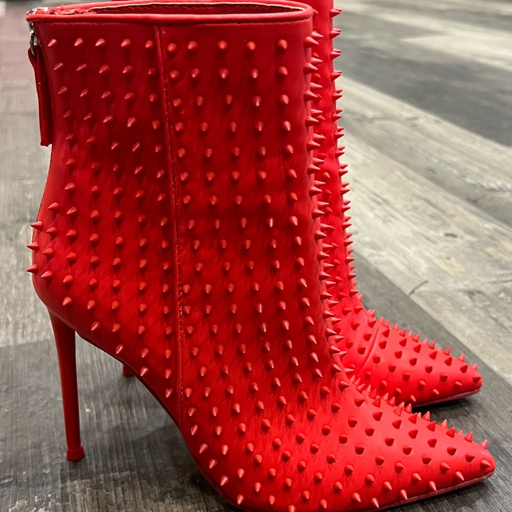 Steve Madden Via-S Red Booties